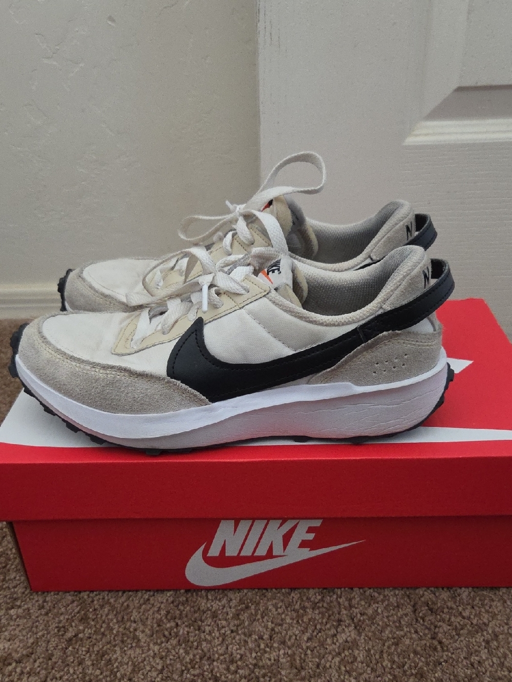 Nike Women's White and Black Waffle Debut Retro-Style Sneakers